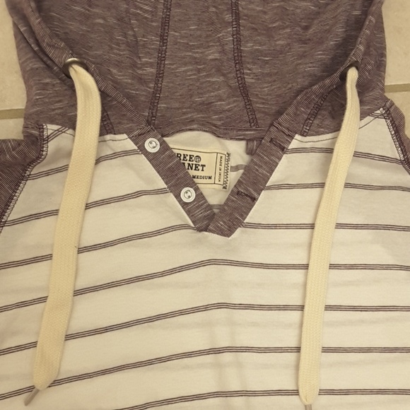 Long sleeved hooded shirt Size Medium - Picture 4 of 4